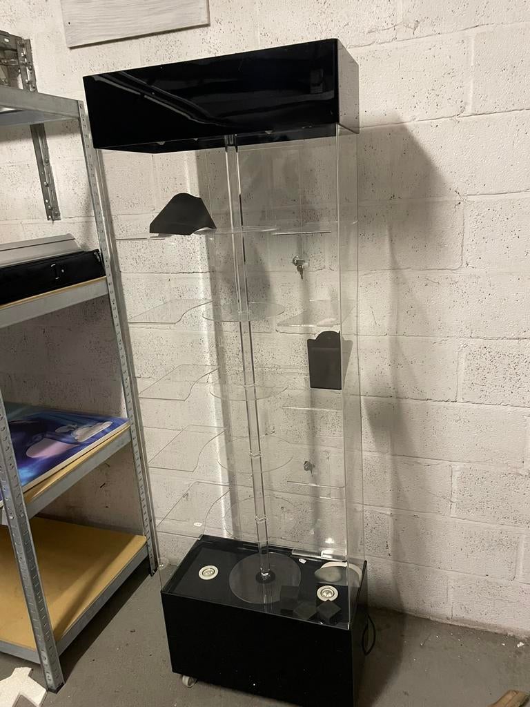 Vitrinekast verlicht en draait rond, Ophalen, Zo goed als nieuw