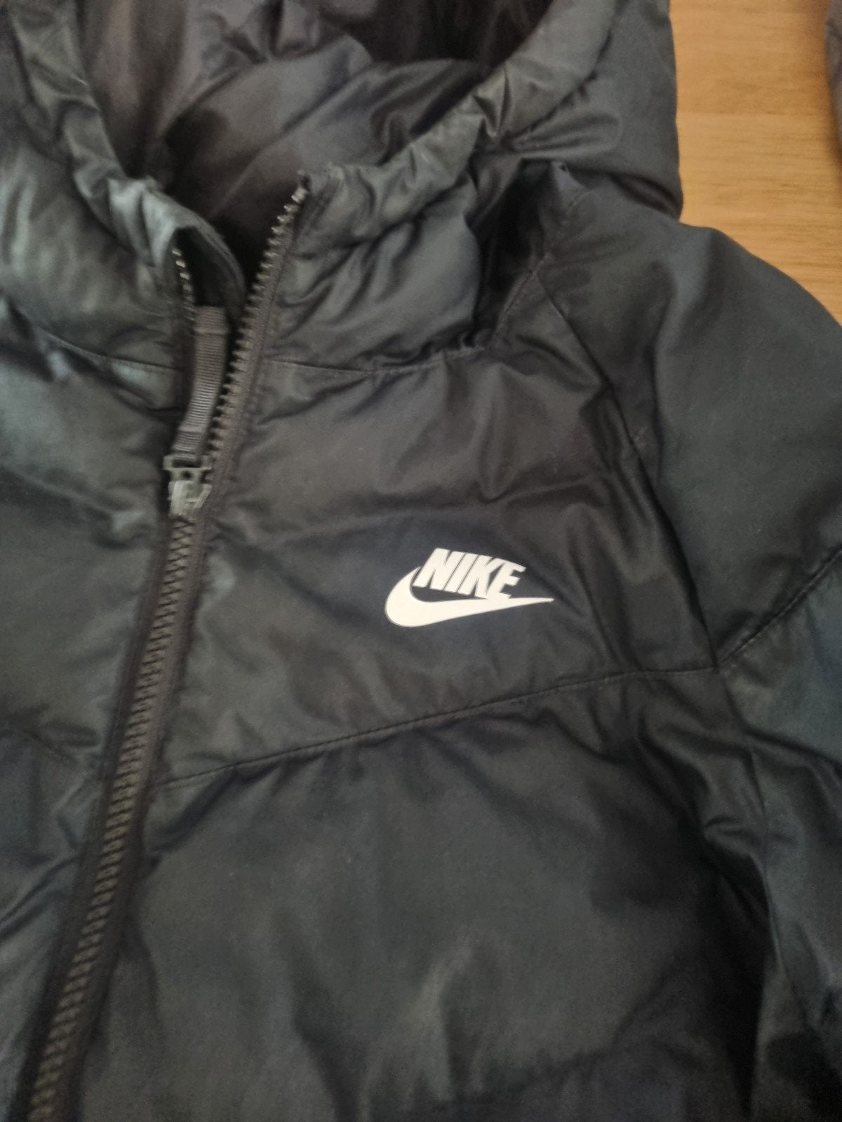 Winterjas Nike 158/170 maat xl(kindermaat), Kinderen en Baby's, Kinderkleding | Maat 158, Ophalen