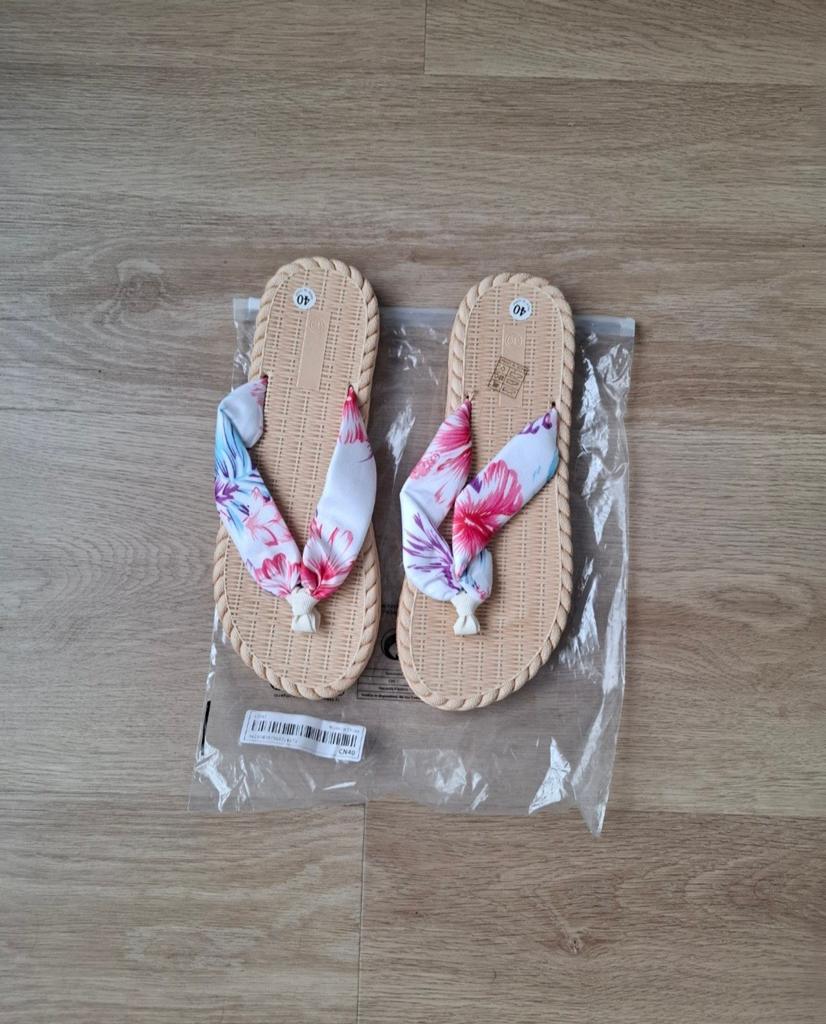 Nieuw! Slippers maat 40, Kleding | Dames, Schoenen, Shein, Ophalen of Verzenden, Nieuw, Slippers