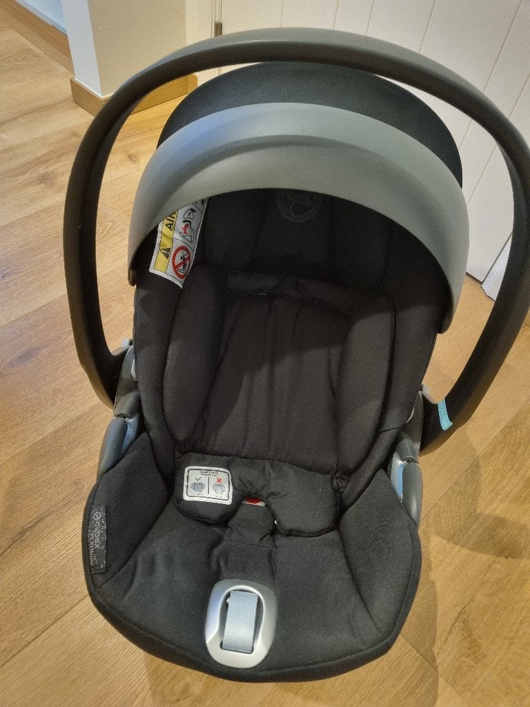 Maxi cosy, draaibaar onderstel auto en accesoires, Autogordel of Isofix, Zo goed als nieuw, 0 t/m 13 kg, Ophalen