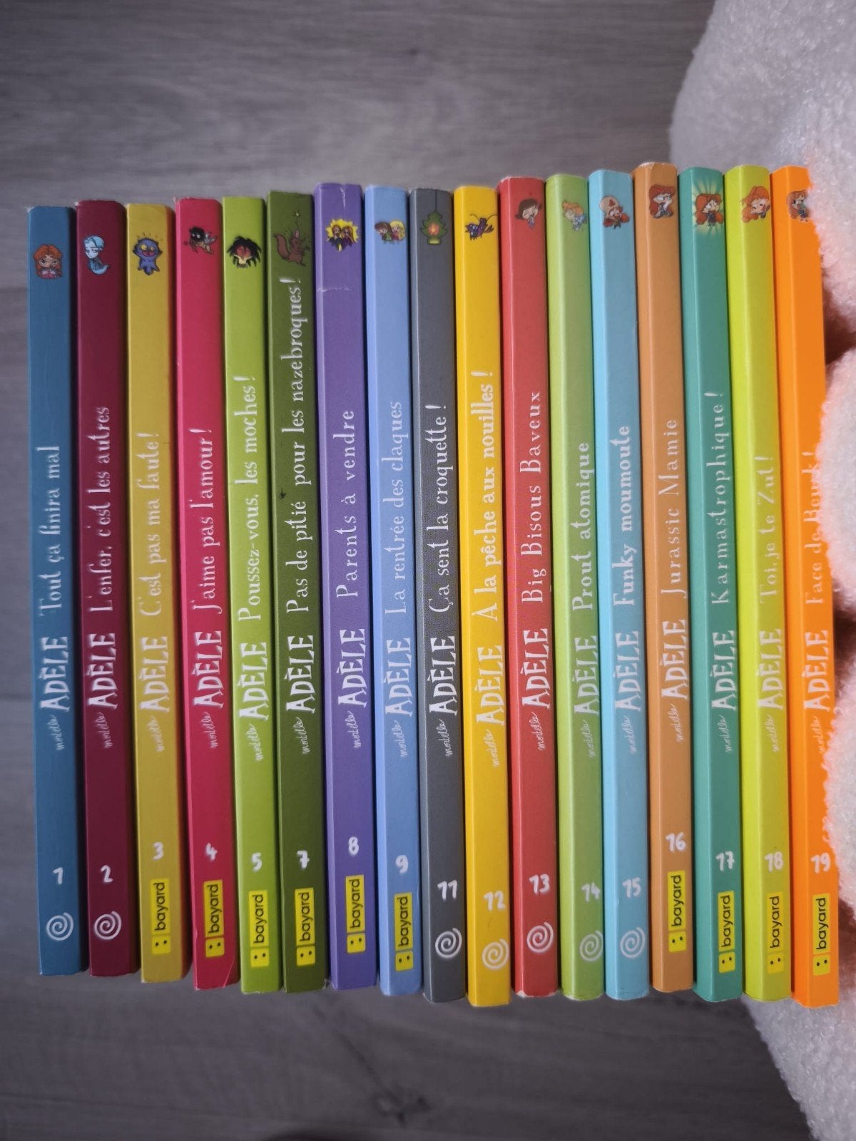 Lot de 17 tomes de la BD "Mortelle Adèle", Enlèvement ou Envoi, Comme neuf