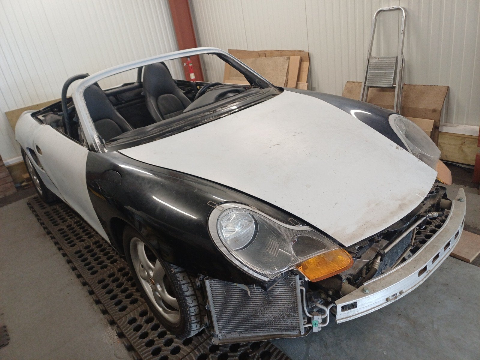 Porsche 986 Boxster van 08/1997 met maar 25 dkm., Auto's, Porsche, 2500 cc, Achterwielaandrijving, Zwart, Cabriolet
