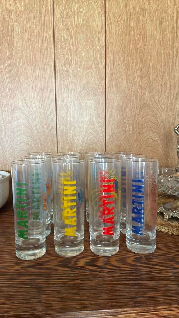 Martini glazen. 4 groene,3 gele , 3 blauwe en 2 rode, Ophalen