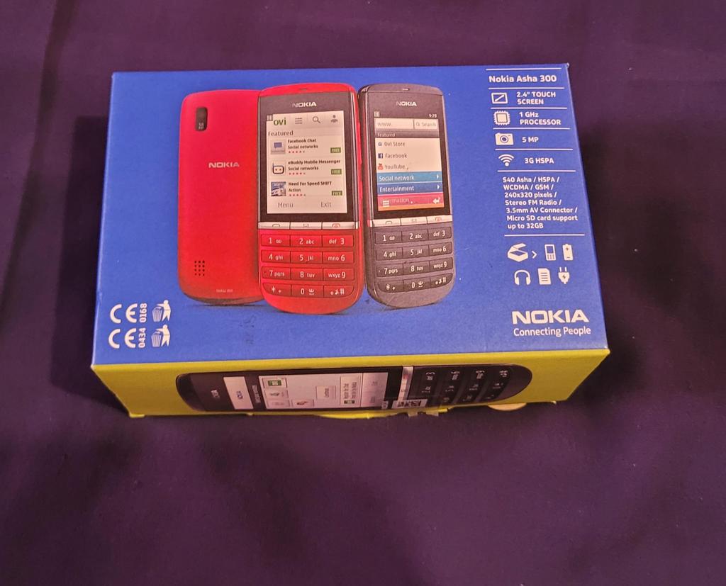 Nokia Asha 300 met oplader, doos en handleiding, Telecommunicatie, Ophalen of Verzenden, Zonder simlock, Zonder abonnement, Touchscreen