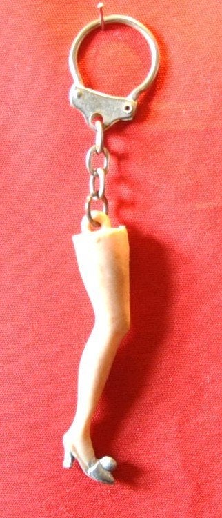 porte clé vintage jambe chaussée, Verzamelen, Sleutelhangers, Ophalen of Verzenden, Gebruikt, Overige typen