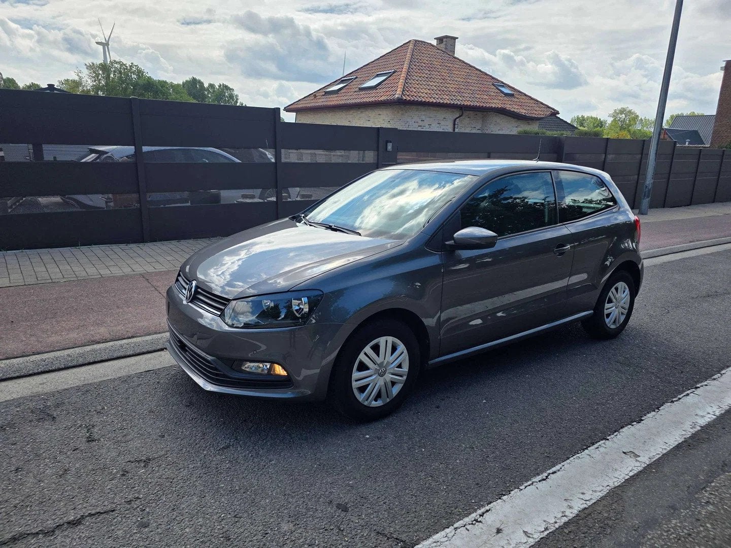 Volkswagen Polo 1.0i ! 53000KM ! 1EIG IN ZEER GOEDE STAAT, Auto's, Stof, Zwart, Bedrijf, 3 cilinders