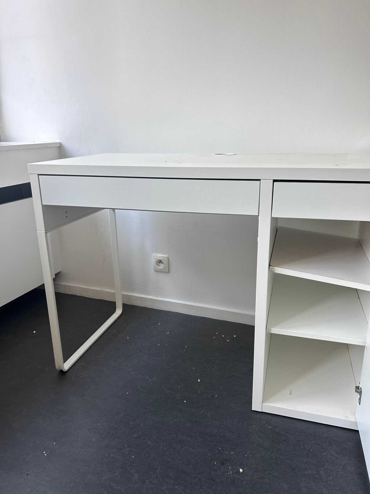 Bureau, Ophalen, Zo goed als nieuw, IKEA