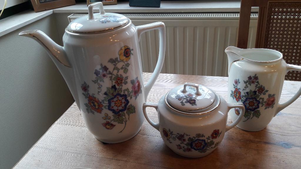 Oud koffie servies, Ophalen