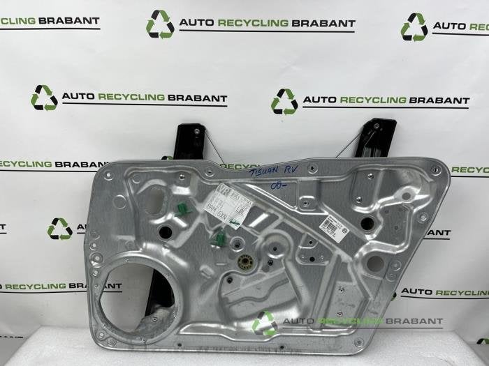 Mécanique vitre 4portes avant droite d'un Volkswagen Tiguan, -, 3 mois de garantie, Utilisé, -