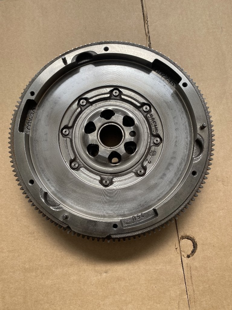 Volant Bi Masse VW ,Audi, Skoda, Seat Ref. OEM 05E 105 266B, Ophalen, Seat