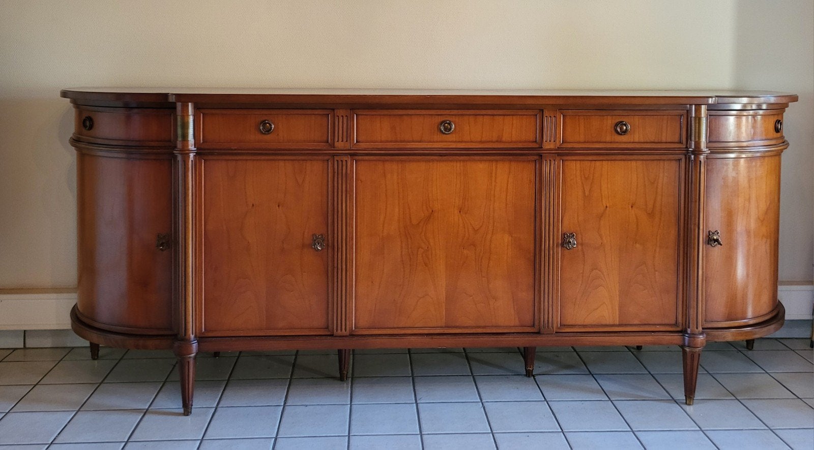 Dressoir in rood kerselaar, Ophalen