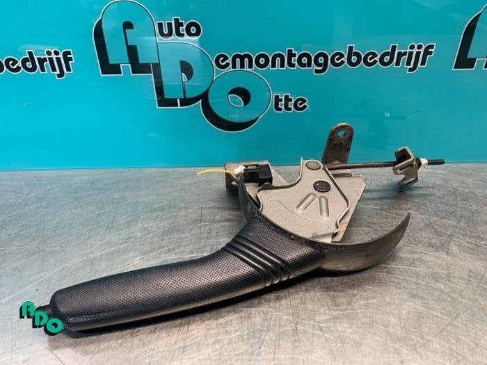Levier frein à main d'un Peugeot 107 (107 05-), -, 3 mois de garantie, Utilisé, -