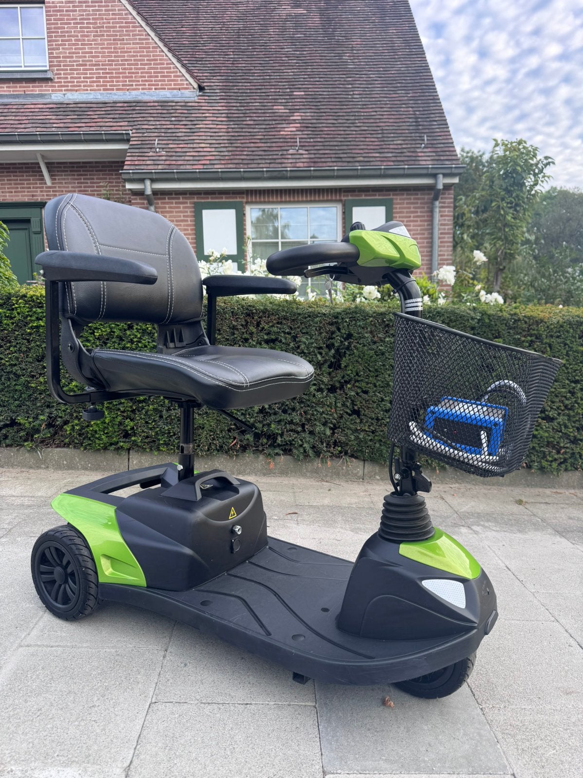 Scootmobiel Invacare Colibri 3 roues – légère et maniable, Enlèvement ou Envoi, Pliant, Comme neuf, Fauteuil roulant électrique