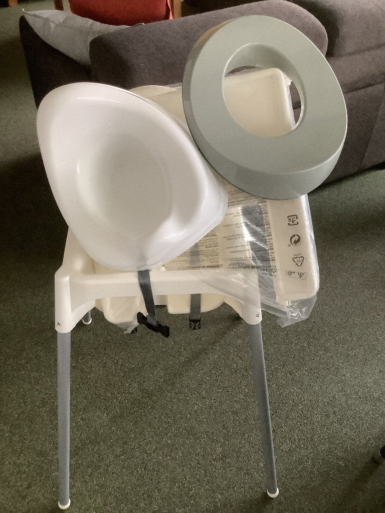 Kinderstoel met tafeltje en potje en wc brilletje., Kinderen en Baby's, Kinderstoelen, Ophalen, Nieuw, Overige typen, Afneembaar eetblad