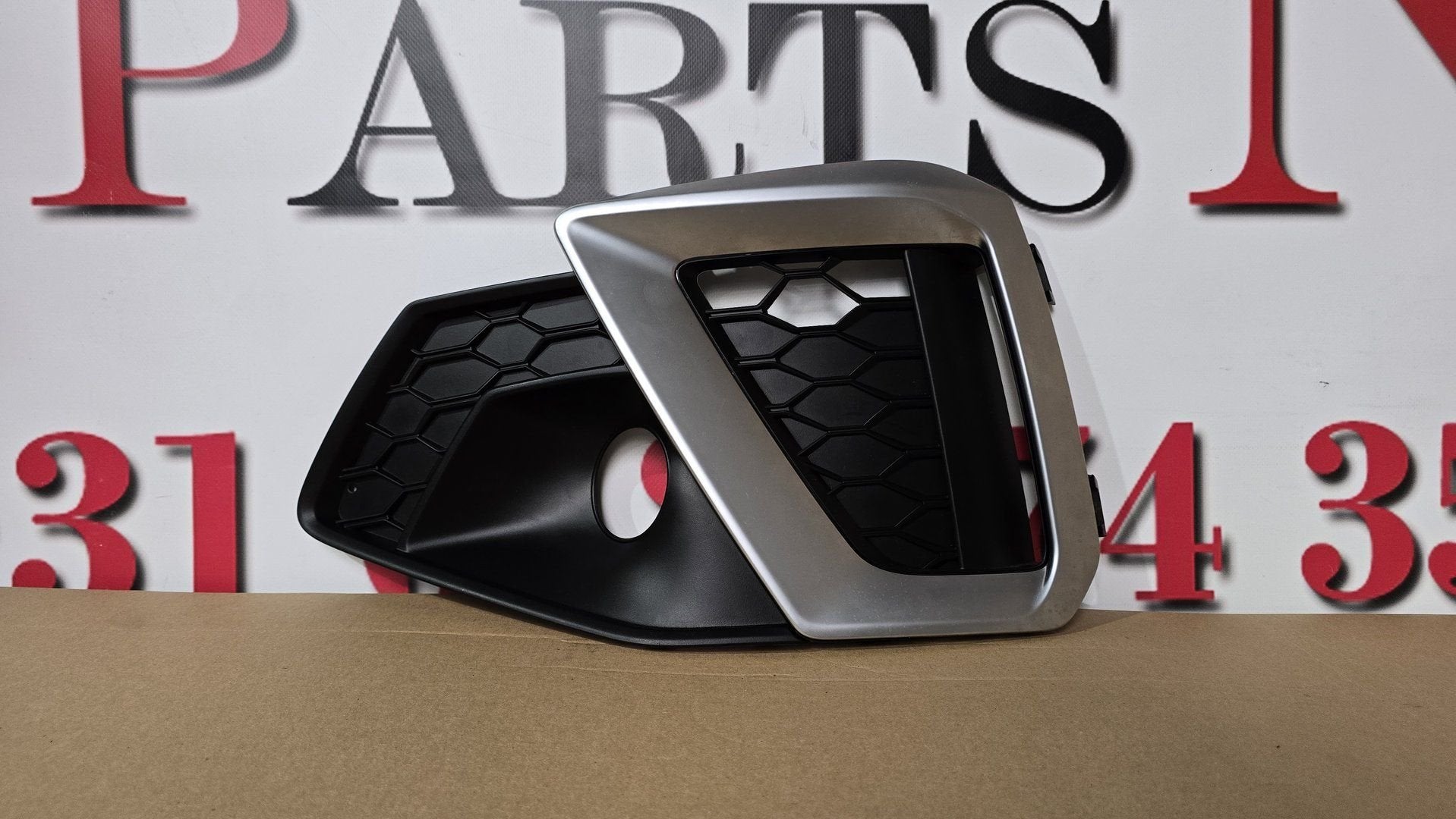 Rooster AUDI A4 8W B9 S-line S4 FACELIFT 8W0807681M Links, -, Voor, Nieuw, Ophalen of Verzenden