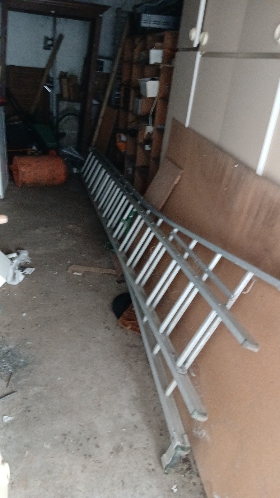 Lange ladder, Enlèvement, Échelle