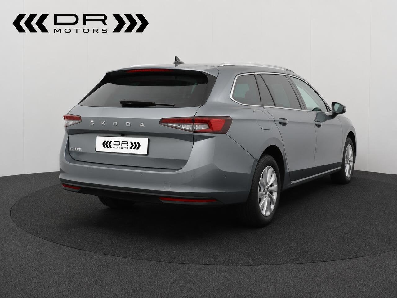 Skoda Superb ADAPTIVE CRUISE - DODE HOEK - MASSAGE - CAMERA, Autos, Skoda, 0 kg, Argent ou Gris, Achat, Euro 6