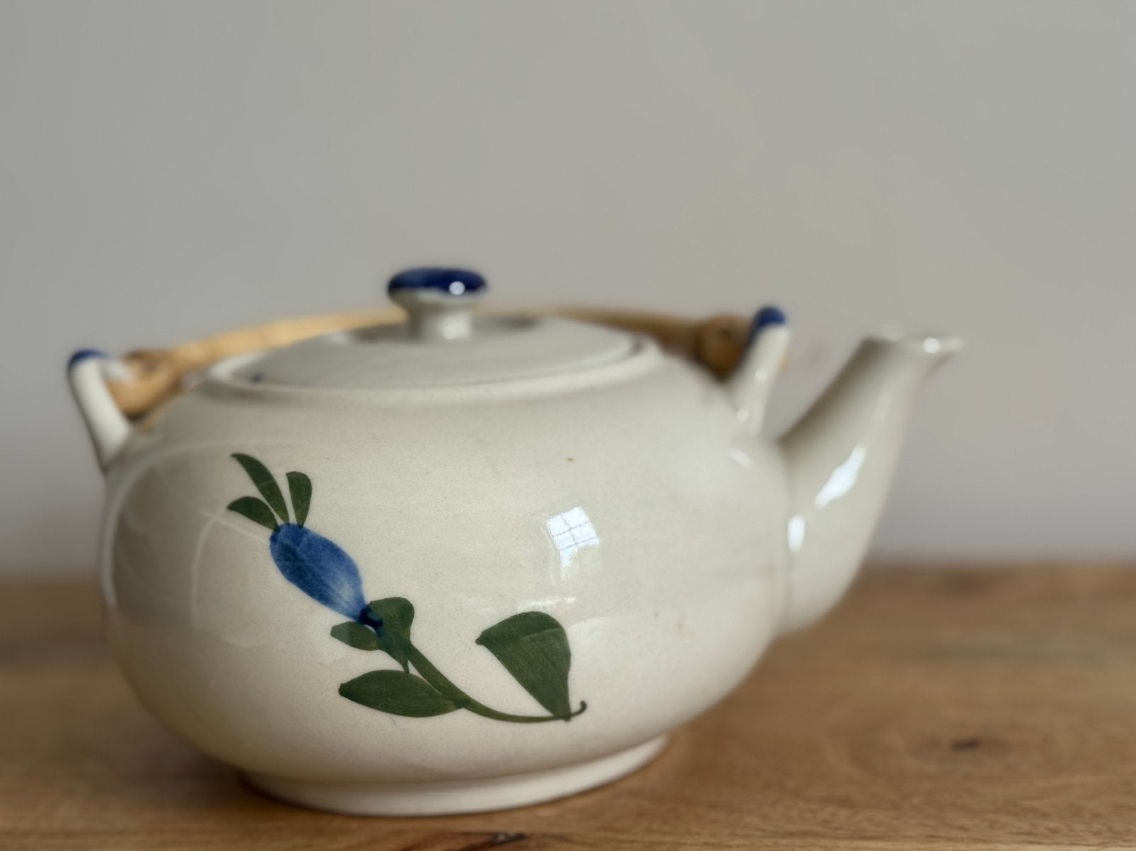 Vintage keramieken theepot met bamboe handvat, Ophalen of Verzenden