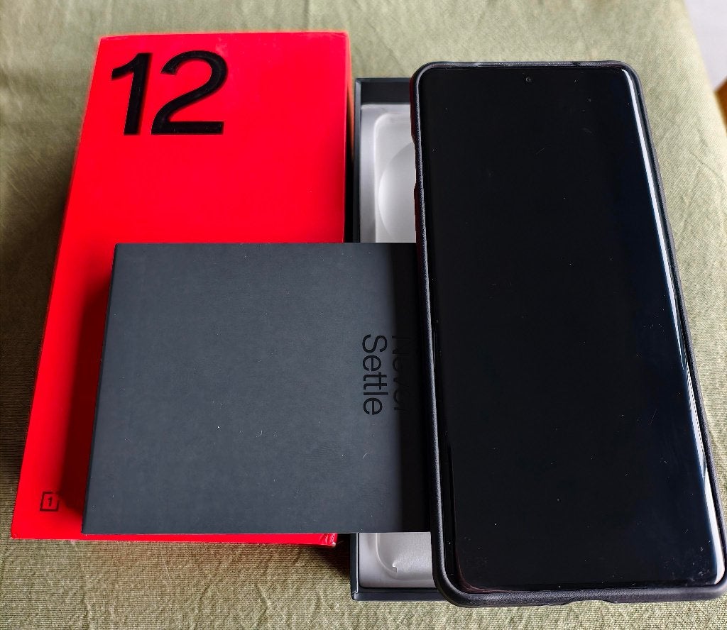 OnePlus 12 256 Go Noir – État impeccable – Batterie 98 %, Télécoms, Enlèvement, Comme neuf, Classique ou Candybar