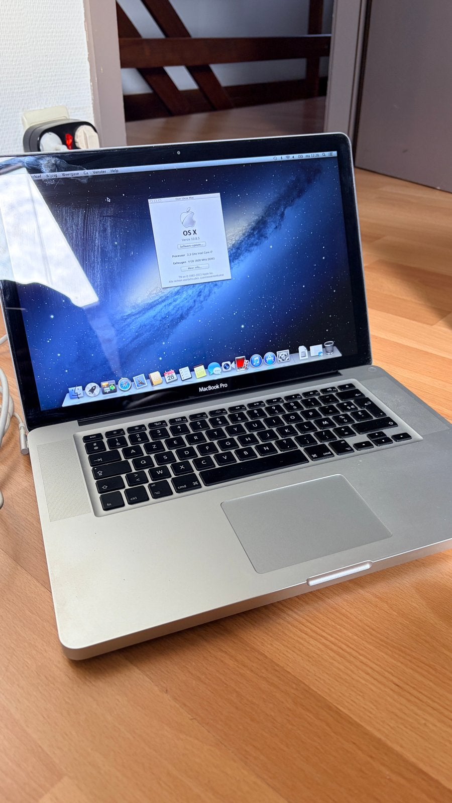 Macbook 2009, Computers en Software, Ophalen, Gebruikt, 2 tot 3 Ghz, 15 inch