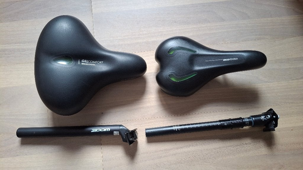Comfortabel zacht gelzadel + zadelpen NIEUWSTAAT €10 korting, Ophalen, Zo goed als nieuw, Zadel, Gelzadel zadelpen btwin zoom herenfiets damesfiets fietszadel