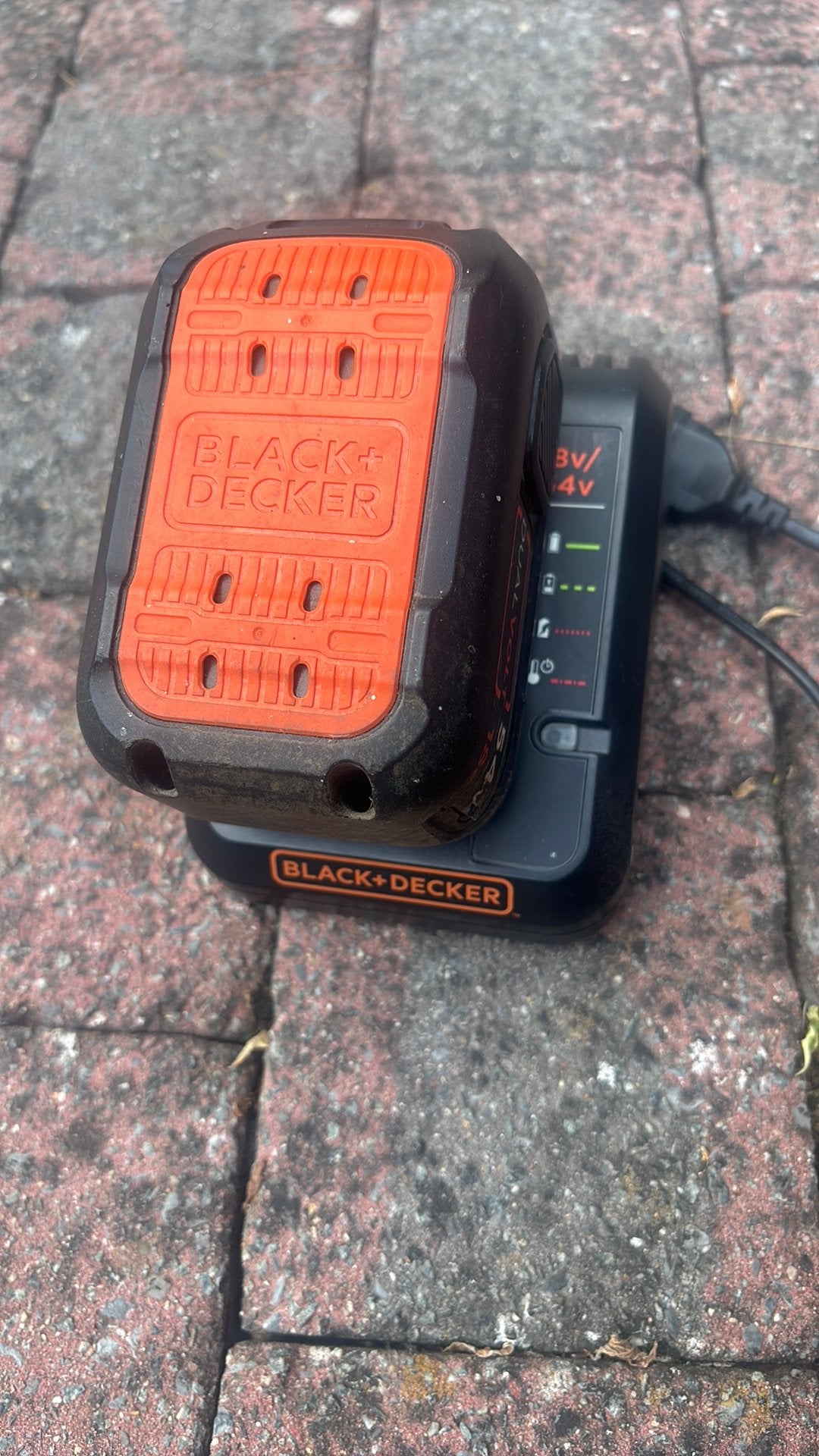 Chargeur + batterie, Enlèvement, Comme neuf