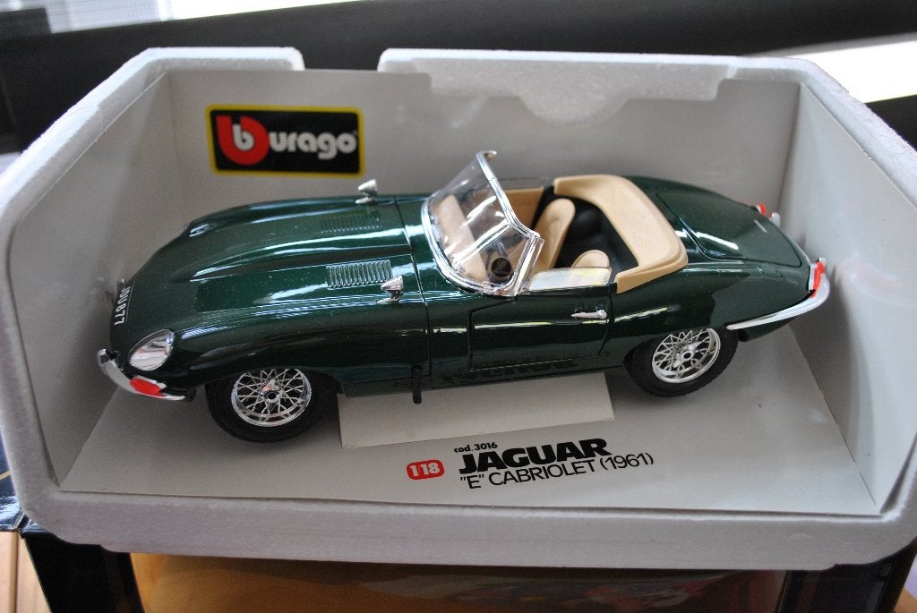 Jaguar E-type cabriolet (1961) Bburago 1/18, Hobby en Vrije tijd, Modelauto's | 1:18, Ophalen of Verzenden, Zo goed als nieuw