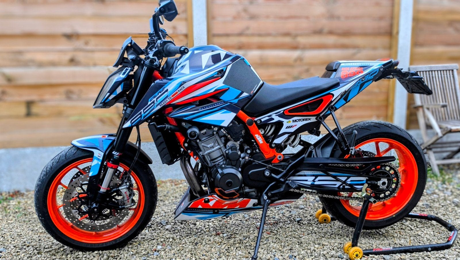 KTM 890 Duke R – 2023 – 7 554 km – Stage 2 – Ligne Dominator, Motoren, Occasion, Particulier
