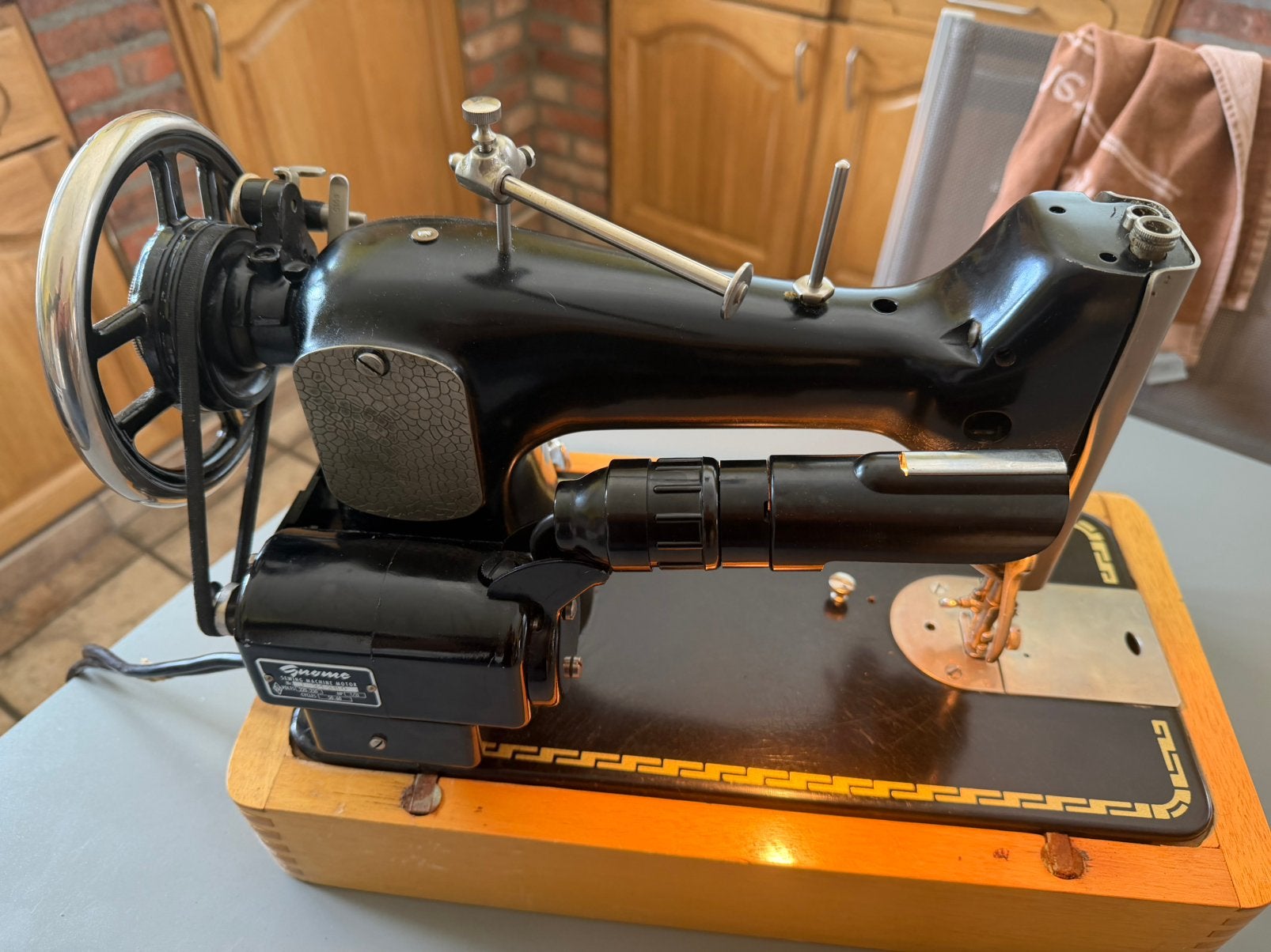 Machine à coudre vintage PFAFF 30-31 électrique -, Enlèvement