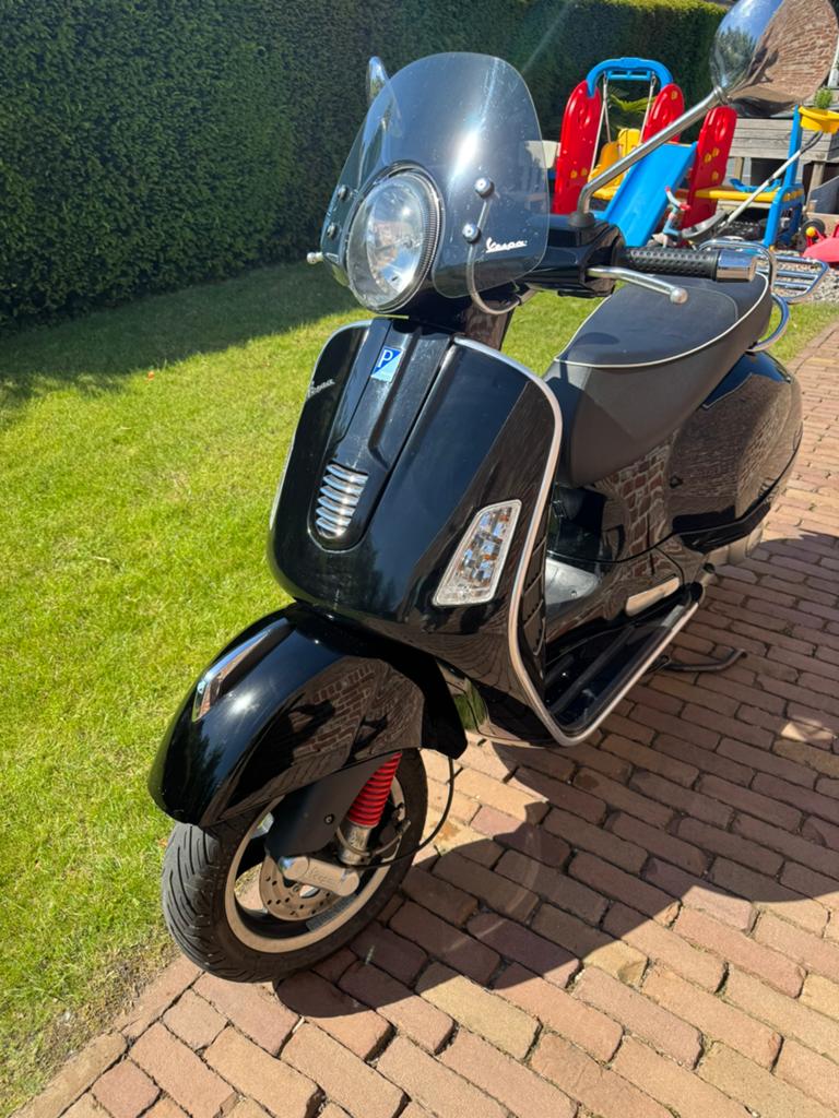 Vespa GTS300, Scooter, 300 cc, Gebruikt, Particulier