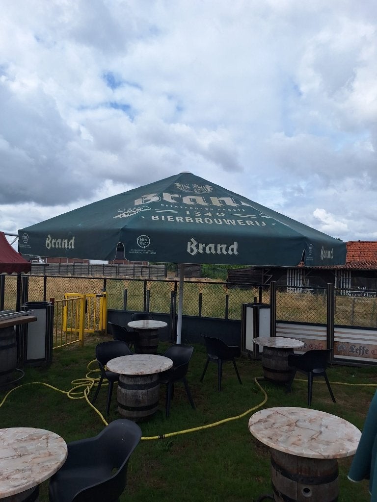 Grote horeca‑parasol 5 meter, Jardin & Terrasse, Parasols, Utilisé, Plus de 4 mètres, Enlèvement