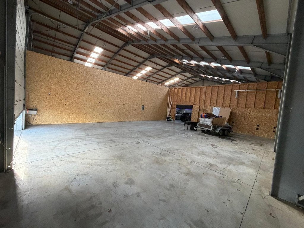 ENTREPÔT / ATELIER 170 m² À LOUER  – ANDENNE, 170 m², Location, Espace commercial