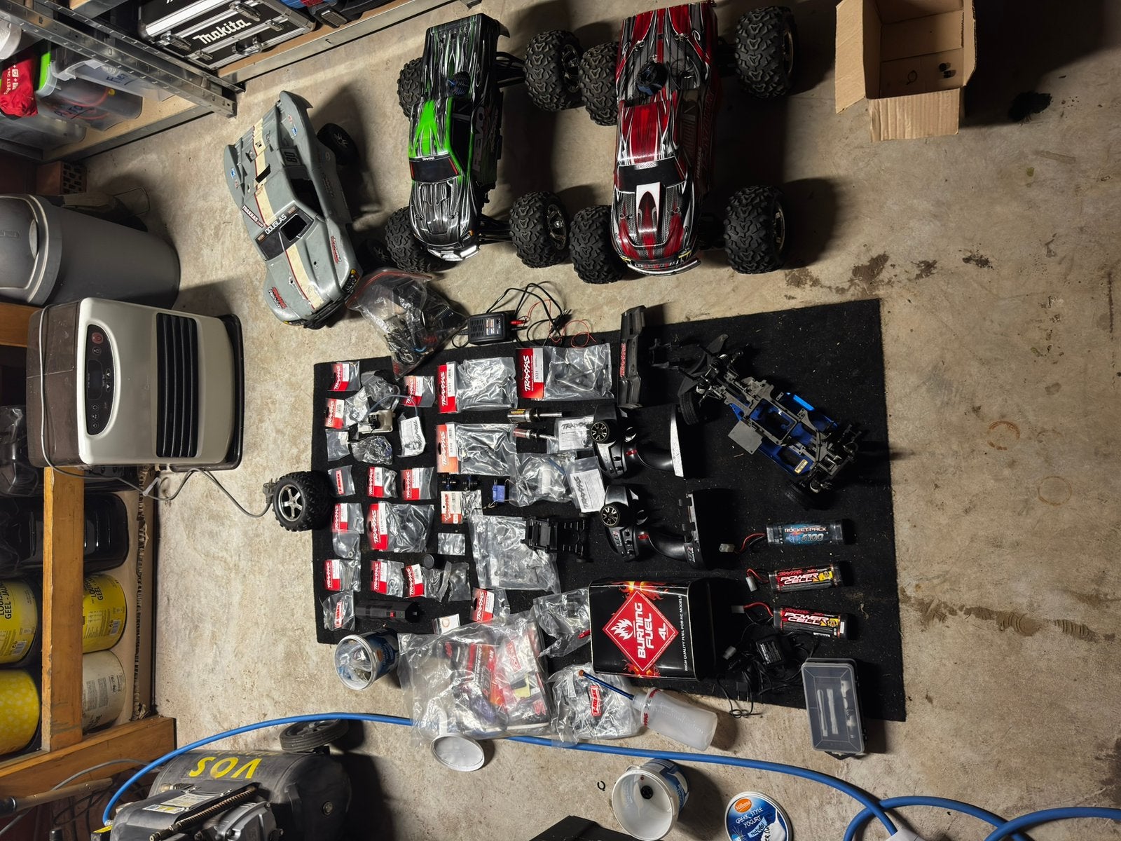 Traxxas revo 3.3, Tmaxx 3.3, Hobby en Vrije tijd, Ophalen, Gebruikt, Auto offroad, Schaal 1:16