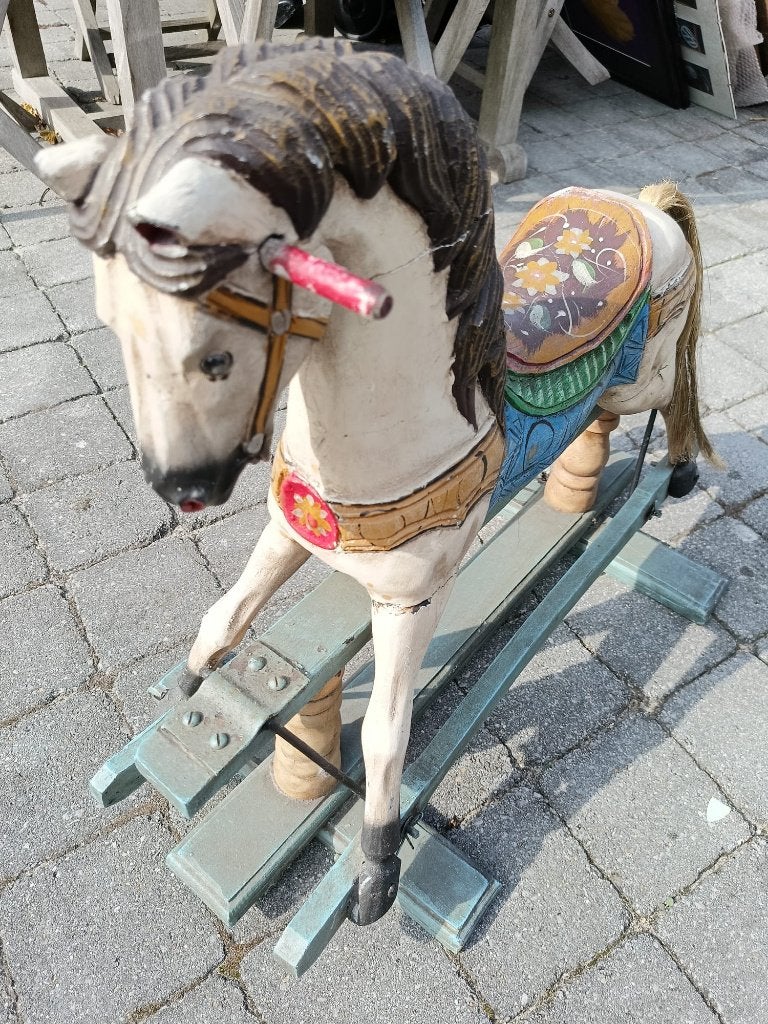 Cheval en bois, Enlèvement
