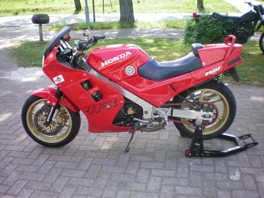 Honda VFR 750 F  RC 24, Motoren, Motoren | Honda, Sportuitlaat, 4 cilinders, Motorrijbewijs A, Sport