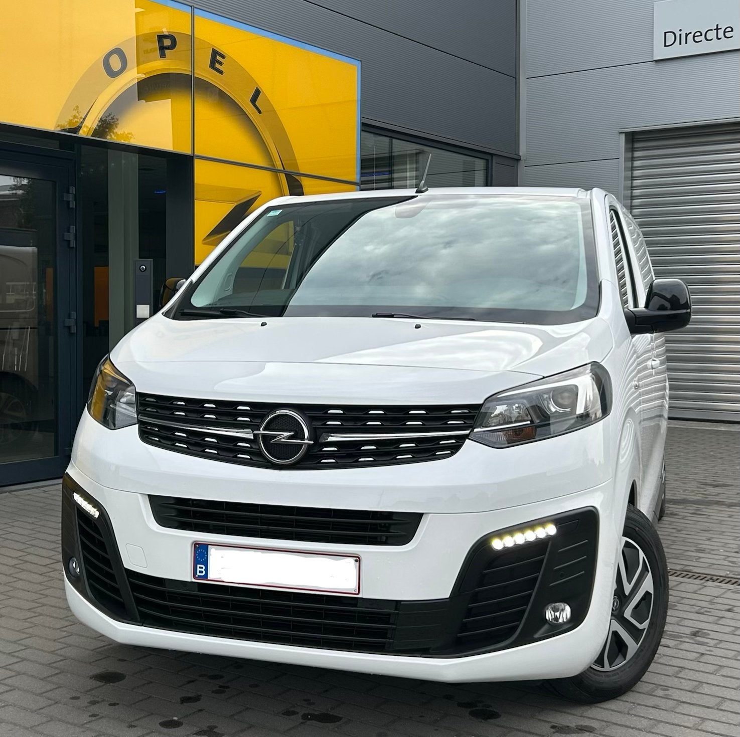 Opel Vivaro L2  2.0 177pk *TOPSTAAT, btw wagen*, Leder en Stof, Wit, 5 deurs, Particulier