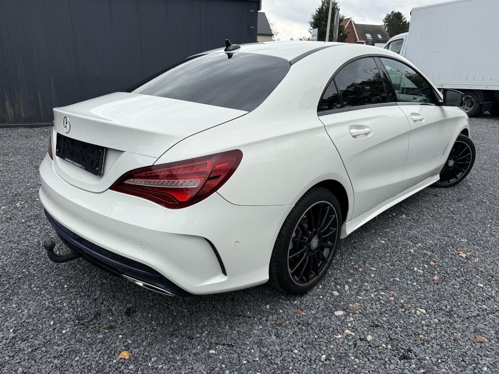Mercedes CLA 180i AMG Line Night Pack, 2016, 92.000 km, Xeno, Auto's, 90 kW, Stof, 1600 cc, Wit