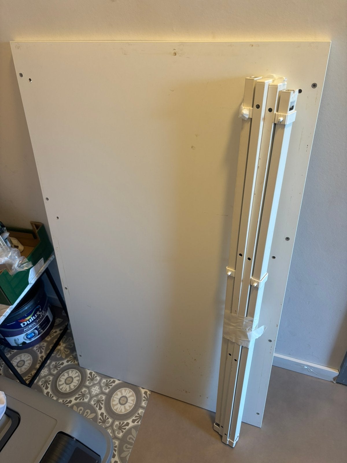 Gratis uitklapbare witte IKEA-tafel – zeer goede staat, Doe-het-zelf en Bouw, Ophalen, Zo goed als nieuw