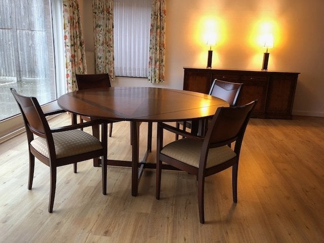 massief houten eetkamer met verstelbare tafel, Ophalen, Gebruikt, 4 tot 6 stoelen