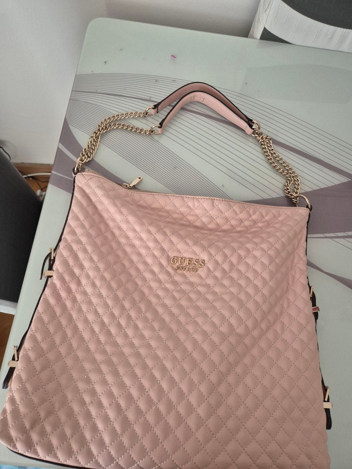 Guess handtas, Ophalen