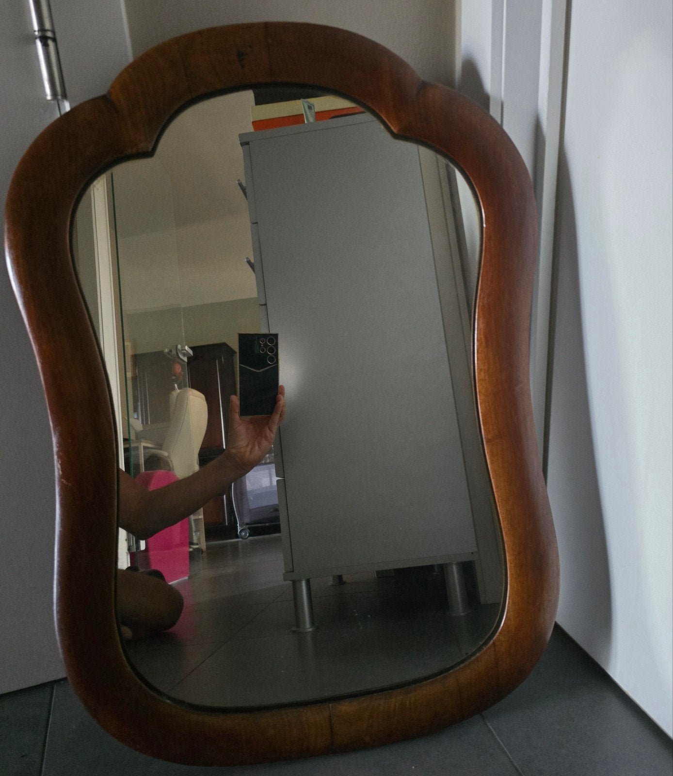 Beau miroir mural vintage avec cadre en bois ondulé (73), Enlèvement