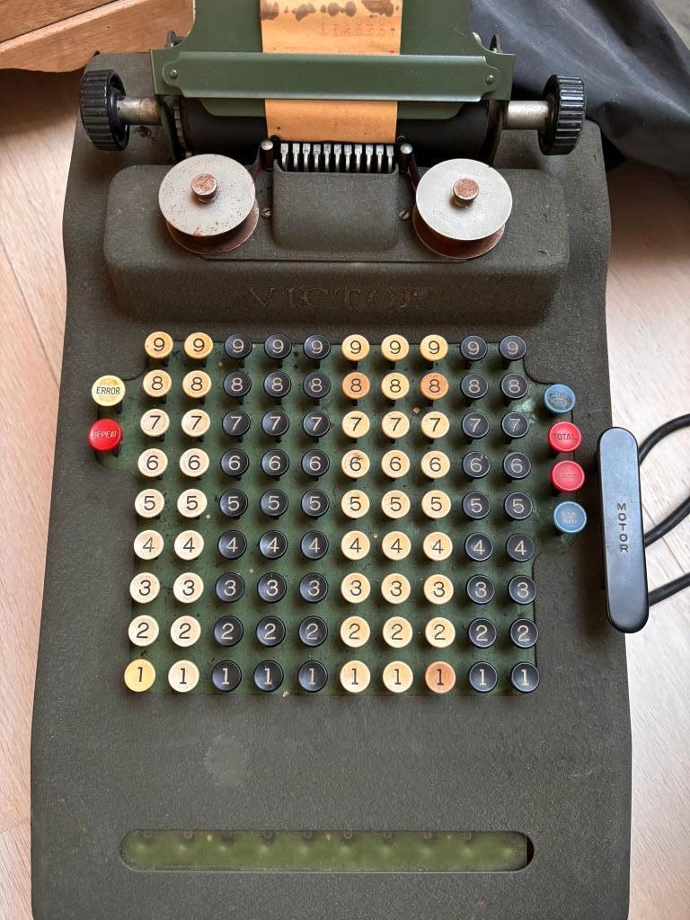Victor rekenmachine, Enlèvement