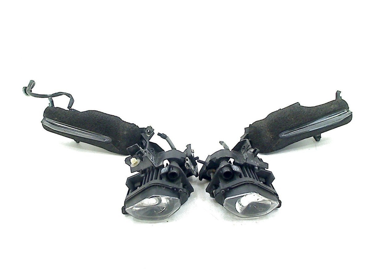 PHARE Yamaha YZF R1 2015-2016 (YZF-R1 2CR) (01-2015/12-2016), Yamaha Motor Europe N.V., Utilisé, Customersupport@yamaha-motor.co.uk