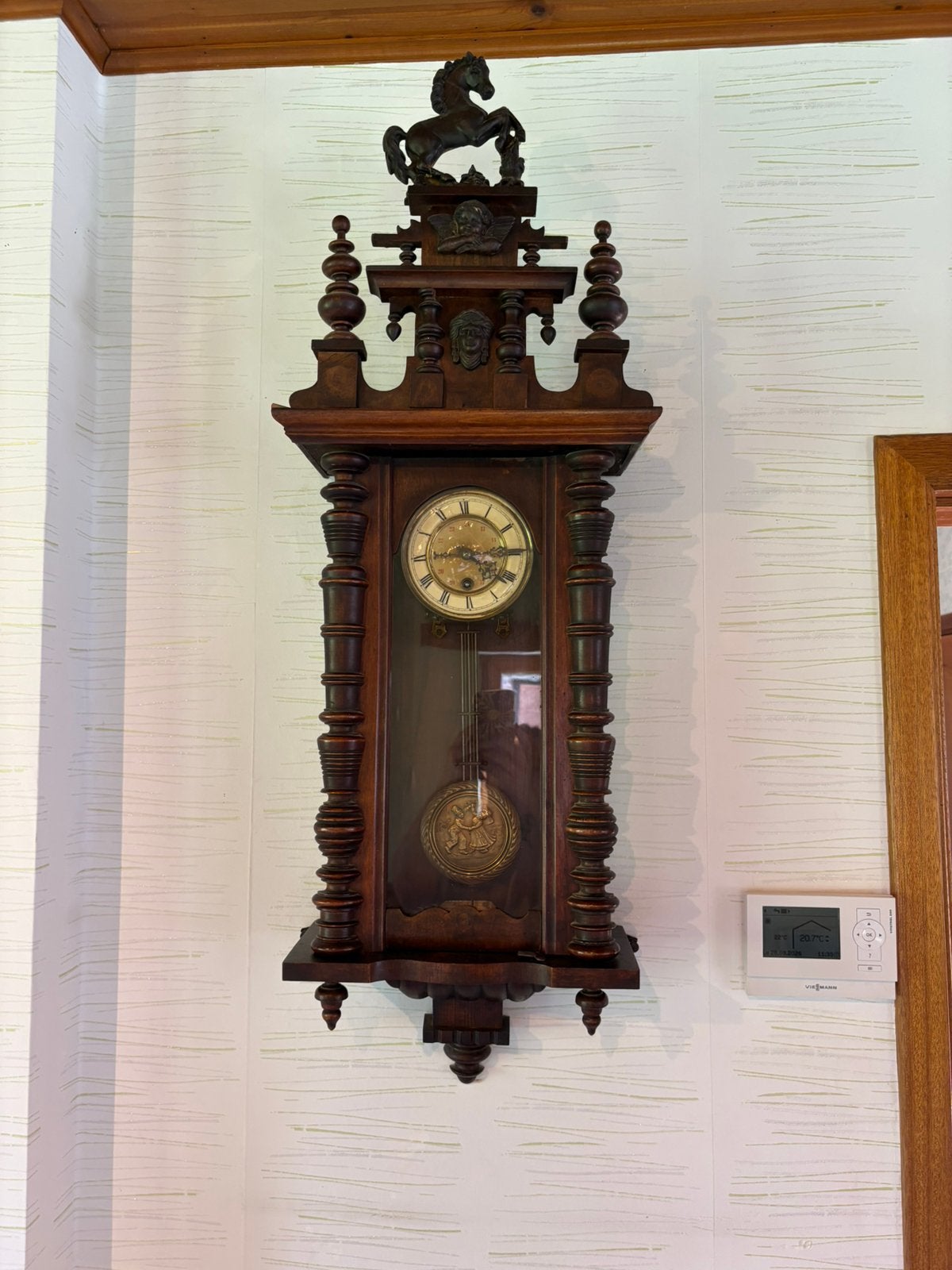 Ancienne horloge murale régulateur en bois sculpté, Antiquités & Art, Enlèvement