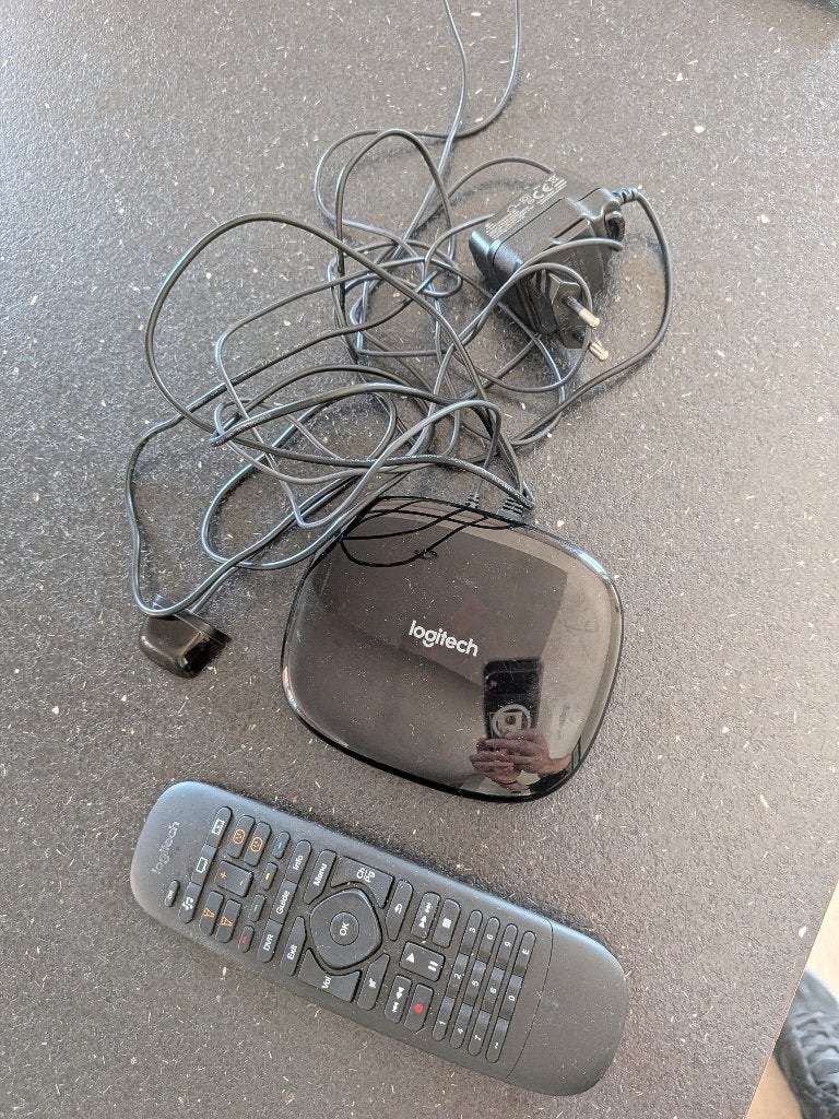 Logitech Harmony universele afstandsbediening en Hub, Enlèvement ou Envoi, Utilisé, Universel, Récepteur ou Amplificateur
