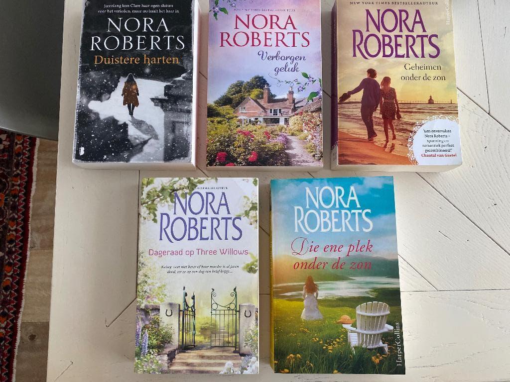 Nora ROBERTS, 5 romans, Ophalen of Verzenden, Zo goed als nieuw, Nora Roberts