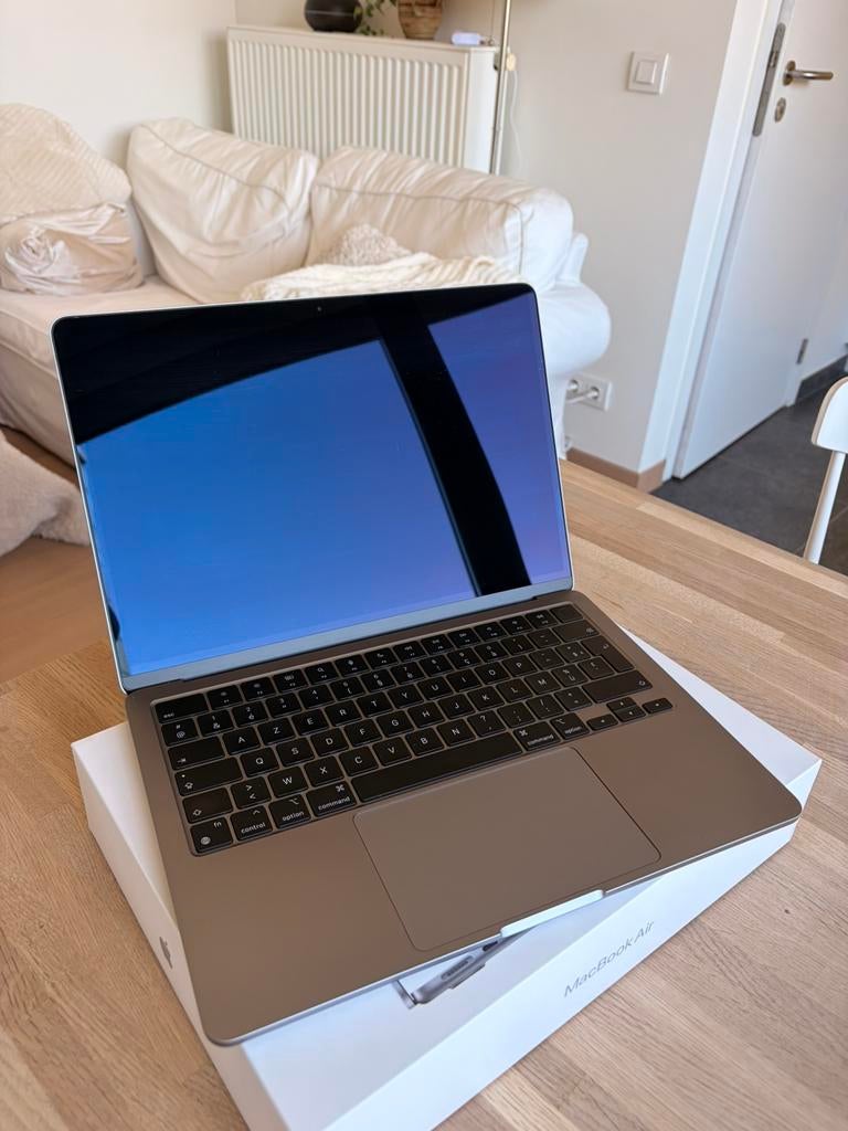 Macbook Air 13,6”-puce M2- 8Go de RAM-256Go de SSD Starlight, 256 GB, Comme neuf, Azerty, 8 GB