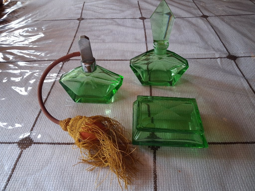 Garniture de toilette en cristal, Enlèvement