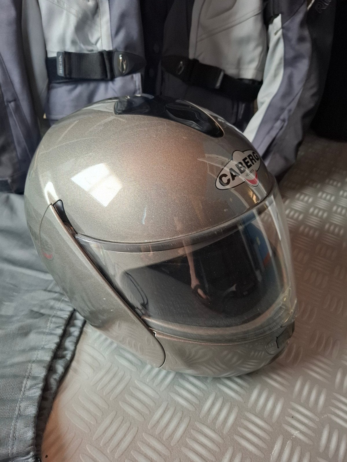 caberg helm 10x gedragen . medium, Motoren, Kleding | Motorhelmen, Ophalen, Caberg
