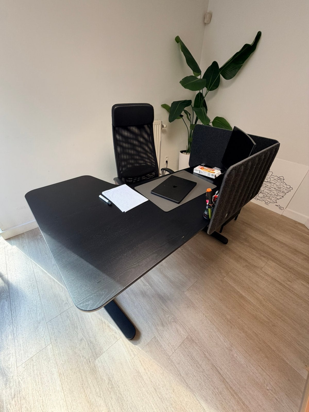 Kantoormeubelen (Bureau’s - Geluidswanden - kasten), Ophalen, Zwart